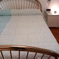 Copriletto antico a uncinetto fatto a mano