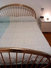 Copriletto antico a uncinetto fatto a mano