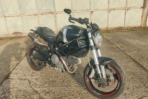 Ducati Monster 696 