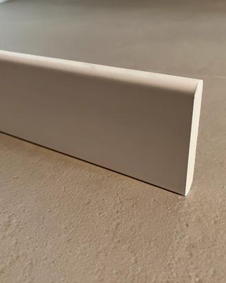 Battiscopa in Laminato bianco. 110 m. Nuovo.