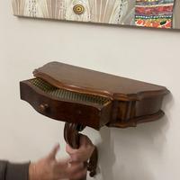 Mobile antico da ingresso