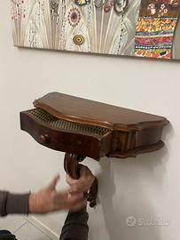 Mobile antico da ingresso