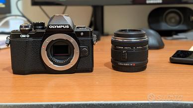 Olympus E-M10 Mark2 + obiettivo 14-42mm