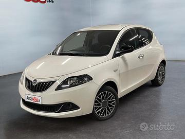 Lancia Ypsilon 1.0 firefly hybrid Gold Plus s&s 70
