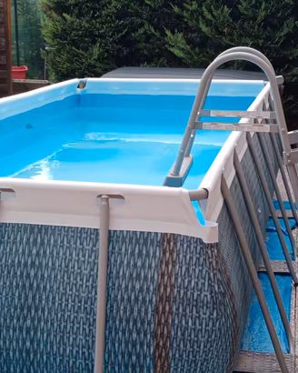 Piscina Bestway 4x2 poco usata