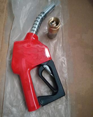 Pistola erogazione carburanti e liquidi con tubo