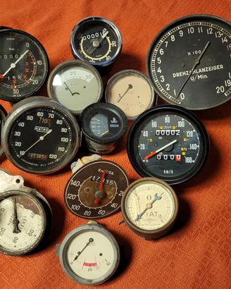 Strumentazione varia per moto e auto d'epoca 