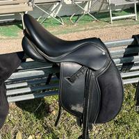 Sella sintetica Fouganza misura 16,5