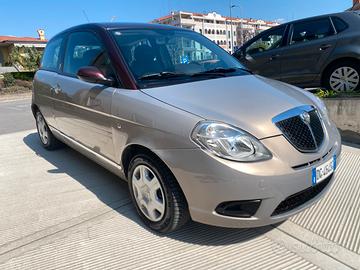 lancia ypsilon  1,4 benzina anno 2007 km.140.000
