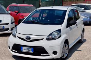 Toyota Aygo 1.0 VVT-i 69 CV 5 porte x-play MMT