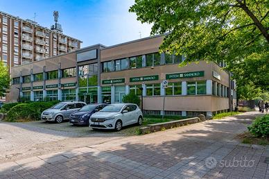 Immobile di 800 m² a Rozzano