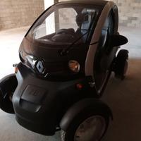 Twizy 80 - quadriciclo a 16 anni con patente A1