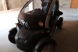 Twizy 80 - quadriciclo a 16 anni con patente A1