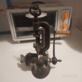 Macina carne vintage, tre spade