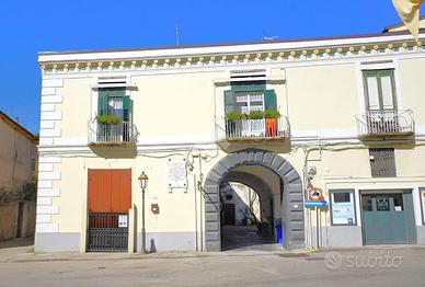 CASA SEMINDIPENDENTE A MONTECORVINO ROVELLA