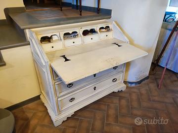 Cassettone con ribalta a scrivania – stile shabby