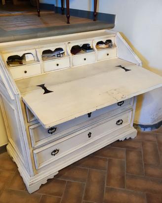 Cassettone con ribalta a scrivania – stile shabby