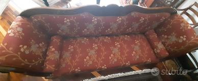 divano antico imbottito