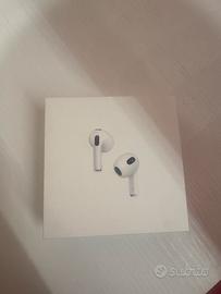 Apple aipods (terza generazione) con custodia di r
