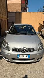 autovettura Toyota Yaris anno 2005