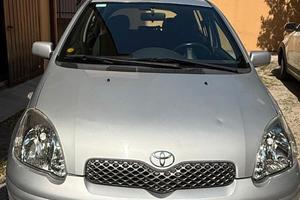 autovettura Toyota Yaris anno 2005
