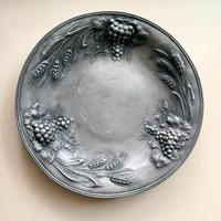 Piatto decorativo vintage da parete in stagno