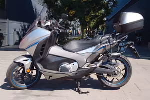 Honda Integra 750 S 