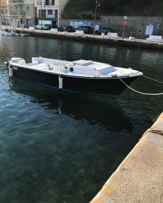 Barca in vetroresina mt 6,30 con motore