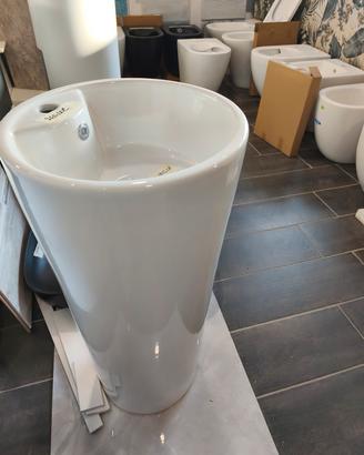 lavabo frestaiing da terra in ceramica lucido 