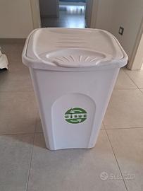 Bidone con coperchio 50L 36×36×57