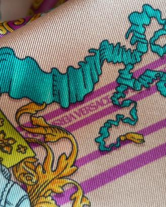 Foulard in seta VERSACE nuovo, mai usato!