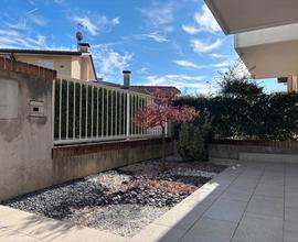 Villetta a schiera con giardino