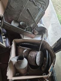 Vari pezzi in rame per la cucina