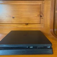 PlayStation 4 slim con 500gb di memoria