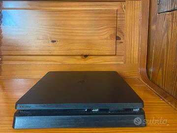 PlayStation 4 slim con 500gb di memoria
