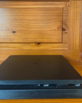 PlayStation 4 slim con 500gb di memoria