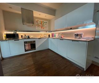 Cucina con elettrodomestici AEG e Miele