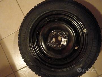 nuovissimi pneumatici 175/R24 Momo
