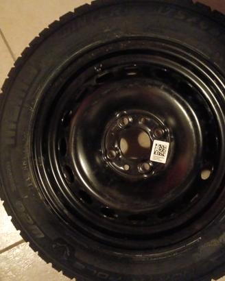 nuovissimi pneumatici 175/R24 Momo
