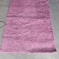 tappeto rosa pelo lungo