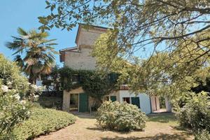 Villa di 325 m² con più di 5 locali e box auto dop