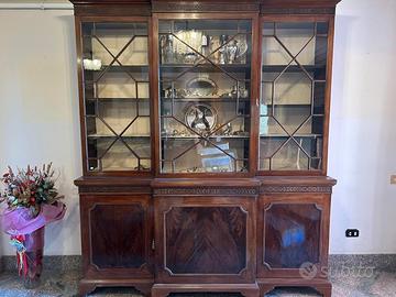 credenza stile inglese con vetrina
