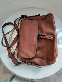 borsa con un manico corto e un manico lungo