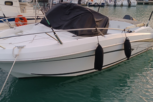 Barca beneteau flyer 650 sun deck con Suzuki df150