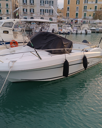 Barca beneteau flyer 650 sun deck con Suzuki df150
