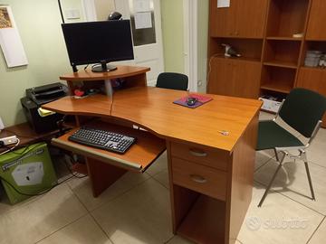 Scrivania color ciliegio