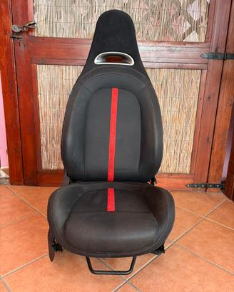 Sedile Abarth 500 595 nero rosso con guide