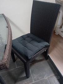 Tavolo ,sedie, fioriera in rattan come nuovi