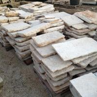 Chianche e gradini in pietra antica