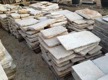 Chianche e gradini in pietra antica